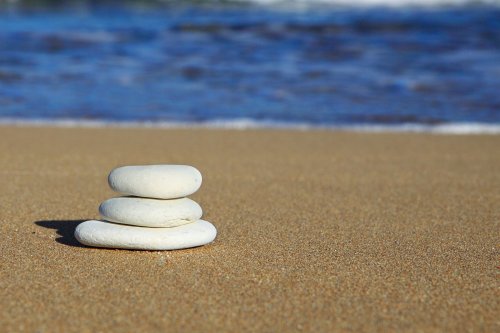 砂浜の石