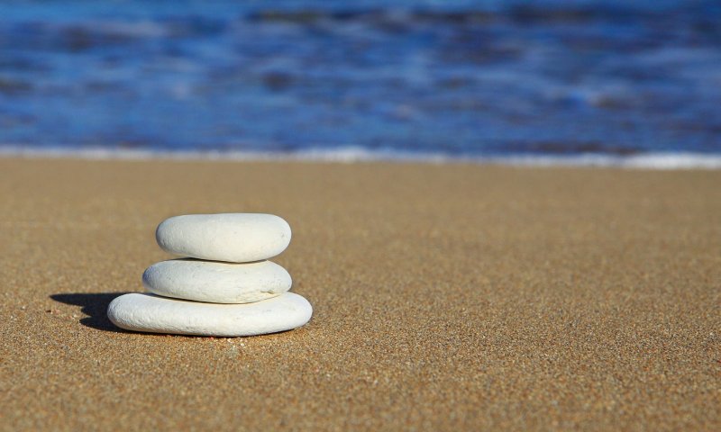 砂浜の石